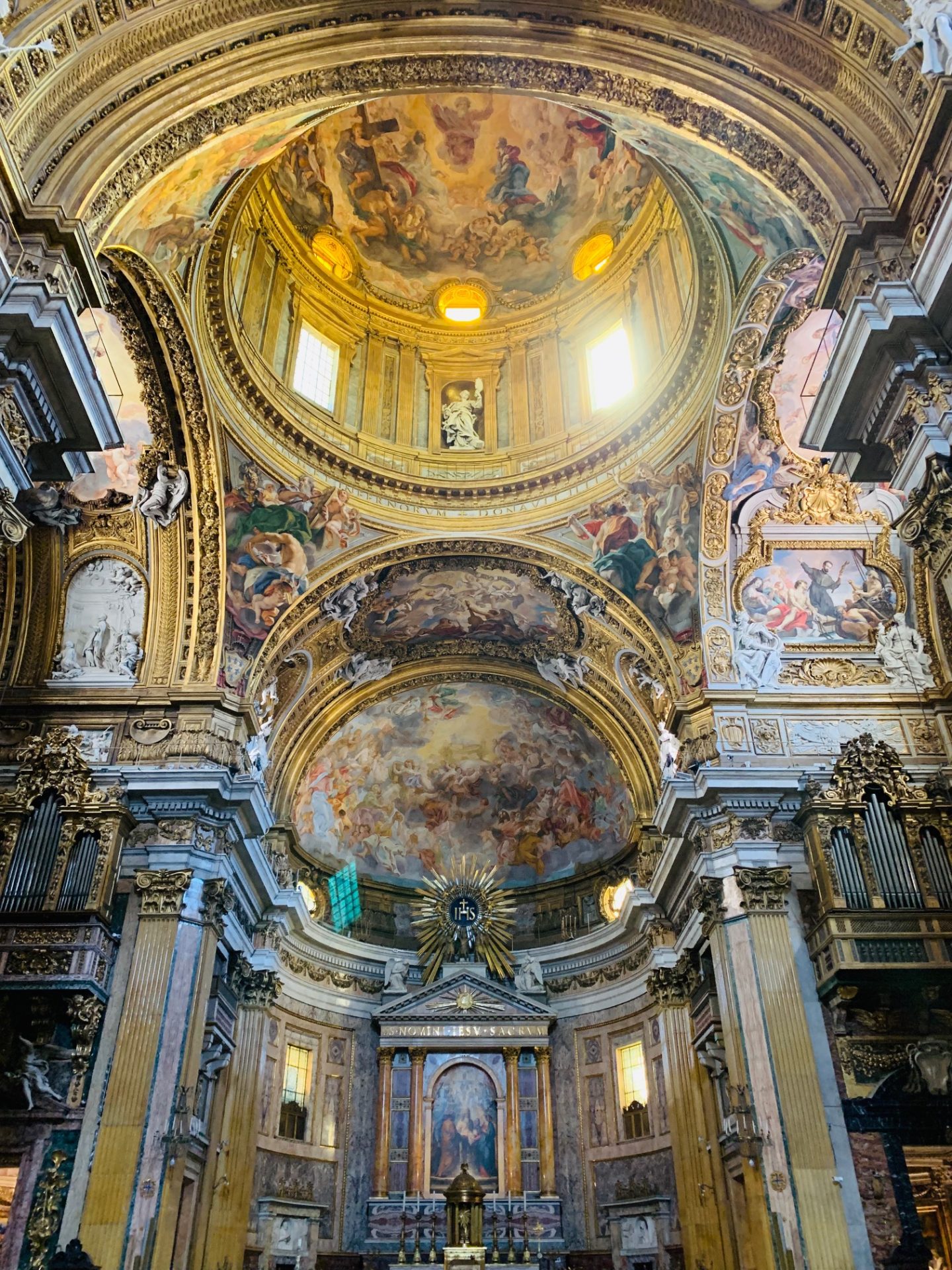 Церковь Иль Джезу в Риме