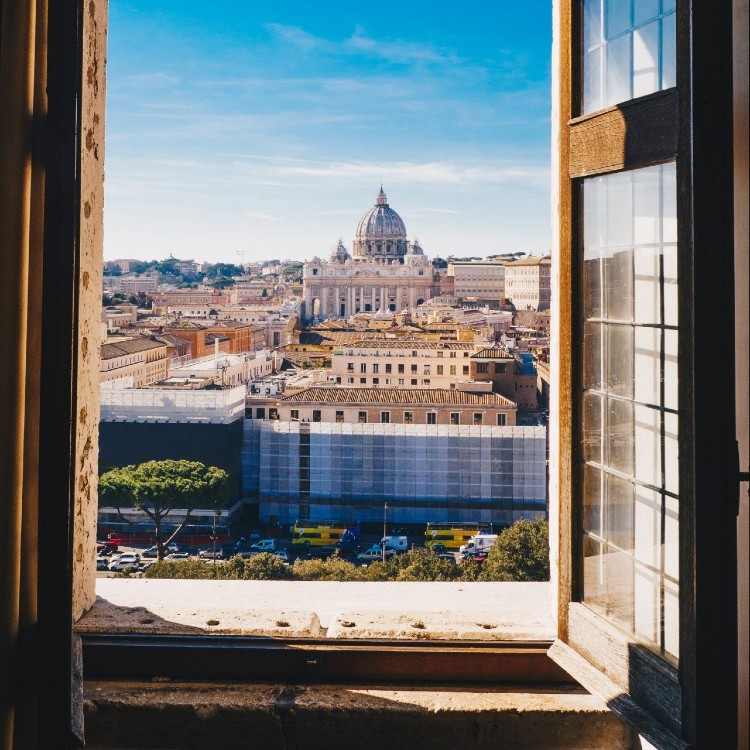 Это вторая по популярности экскурсия в Риме после ознакомительной обзорной экскурсия в Риме. Чтобы посещение папского государства успешным и эффективным нужен профессиональный музейный гид.